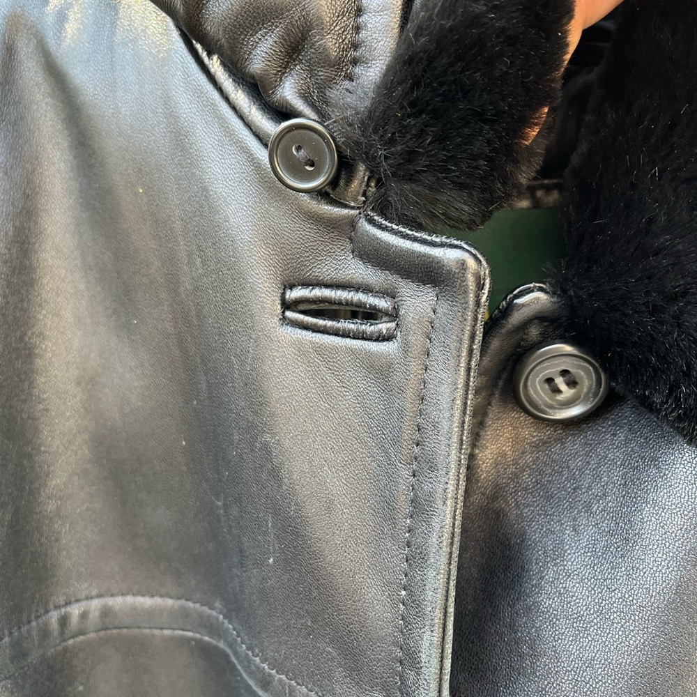 SOLD.   .DANIER Buttery Soft Leather Jacket w/ Fur Collar and Belted SZ 6 - 8 - Picture 10 of 16